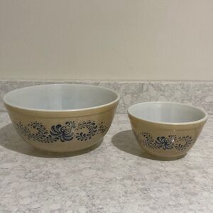 Vintage Pyrex Homestead pattern nesting bowls